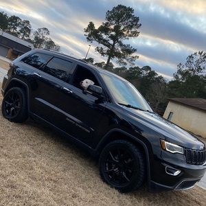 Meet your Posher, Adrianne